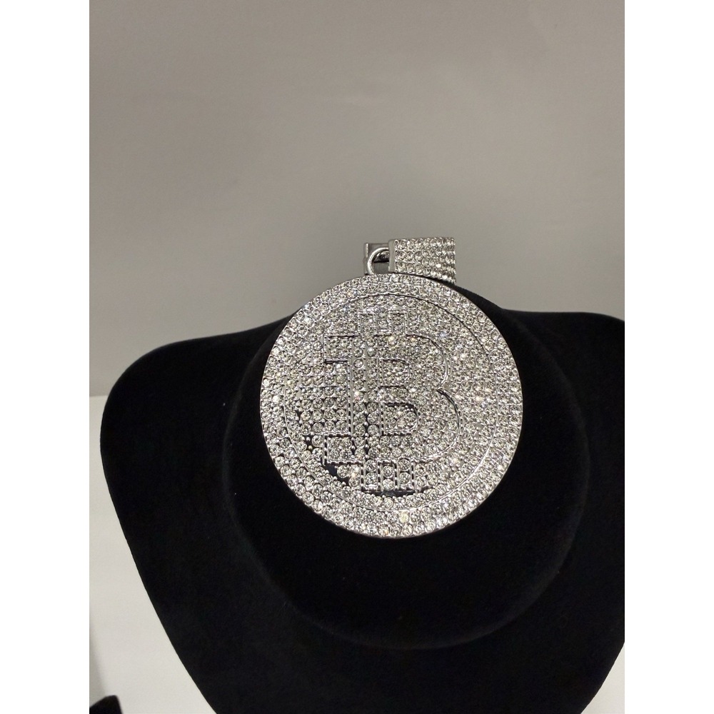 b circle pendant iced out vvscz 2inch